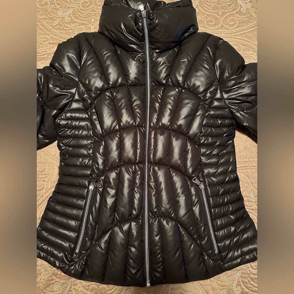 NWOT Women’s Black Puffer Jacket - Medium - Picture 8 of 11